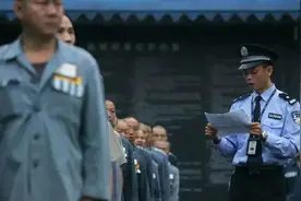 监狱释放罪犯时，都发什么东西？图片