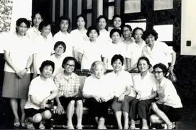 “中国最牛”母亲：52岁守寡，却养育了13个博士，还活到106岁图片