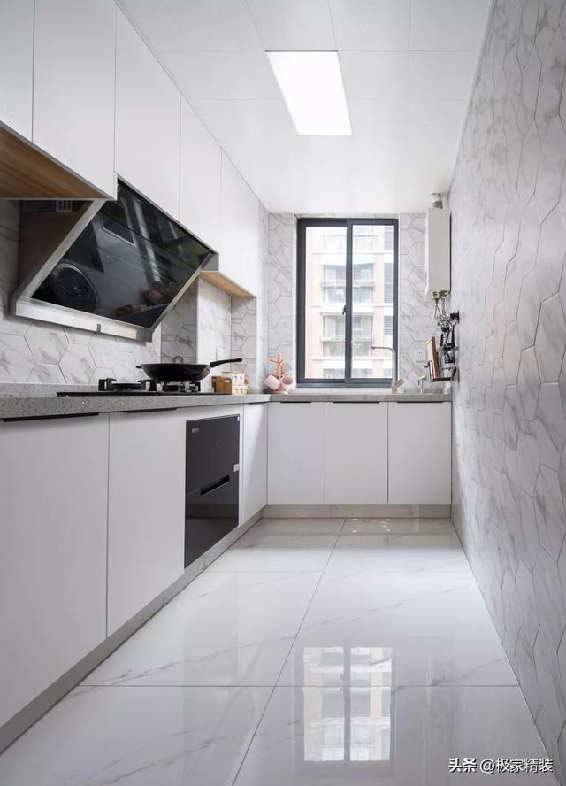 想要装出实用又好看的厨房,一定要选好合适的墙壁瓷砖(厨房用什么颜色