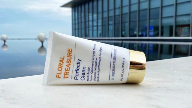 洗卸合一的洗面奶推荐：深层清洁控油祛痘，让光滑肌肤轻松搞定