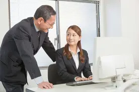 职场法则：女下属与男老板的相处之道图片