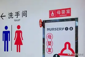 车站里为哺乳妈妈围人墙！除了暖心，还有3个问题需要解决图片