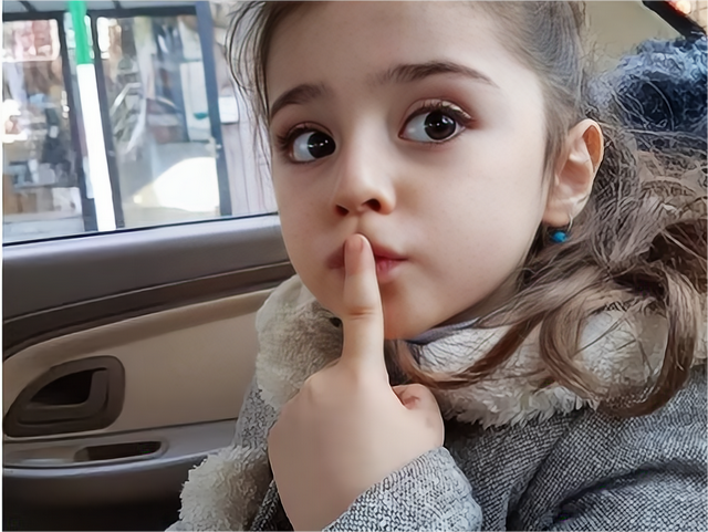 2016年5月初,马赫蒂斯的父母开始在国外的社交平台上,记录8岁女儿的