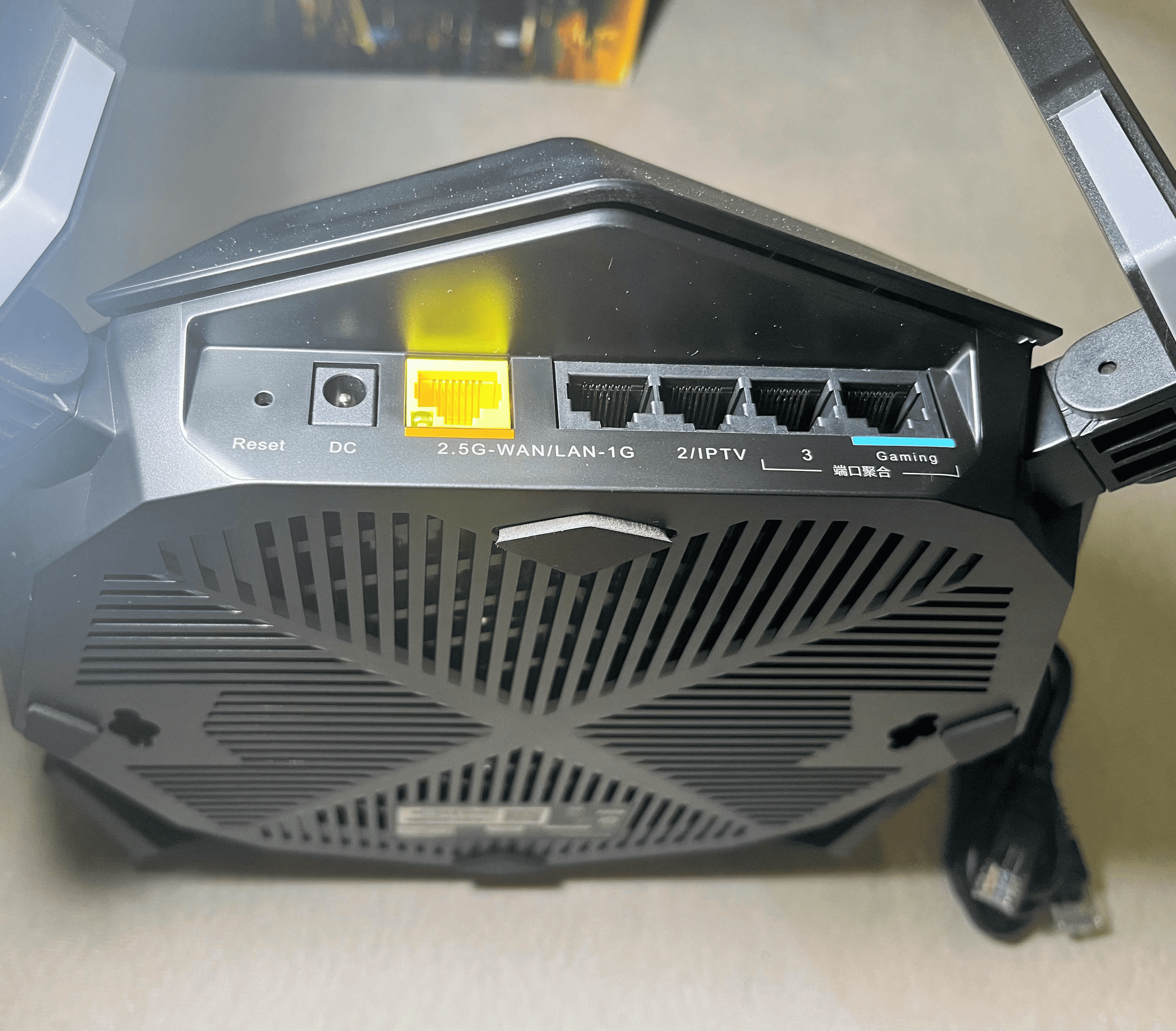 超强信号覆盖，三重游戏保障，锐捷天蝎电竞路由器畅享网络快感！