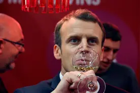 不喝酒当不好总统？法国也有“酒桌陋习”，马克龙自夸：海量图片