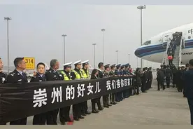 驾驶歼-10的金孔雀：牺牲时年仅30岁，葬礼上36万群众痛哭送别图片