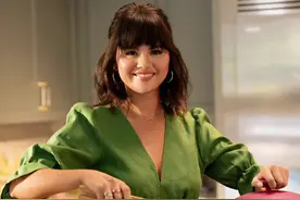 30岁赛琳娜体型臃肿，齐刘海显老像家庭主妇，忽胖忽瘦引人担心图片