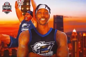 来了！霍华德抵达中国台湾，抱4空姐合影难掩喜悦，笑出满口牙图片