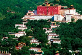 这座城值得去一万次，距离北京1小时，湖水婀娜、草原壮阔图片