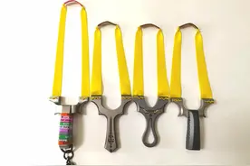 现代弹弓威力有多大呢？2米内能对穿10米能单穿红牛铁罐图片