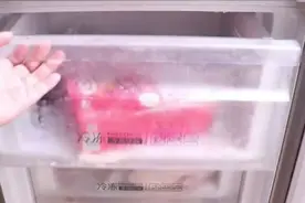 冰箱不管结多厚的冰霜，10分钟轻松就去除，冰霜哗哗向下掉，真实用图片