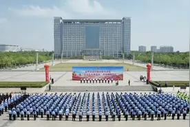 平顶山公安机关全警实战大练兵集中演练暨“能力作风建设年”活动推进大会举行图片