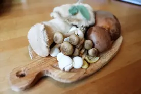 食品安全 | 吃下去的金针菇，为什么会“原封不动”排出来？​吃了等于白吃？图片