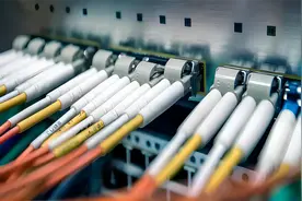 世界上第一根光纤，是谁造出来的？图片