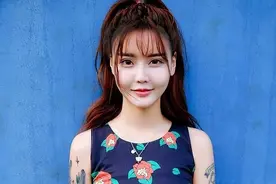 只有22岁的她，已离婚3次，公开流产2次，生过1个娃图片