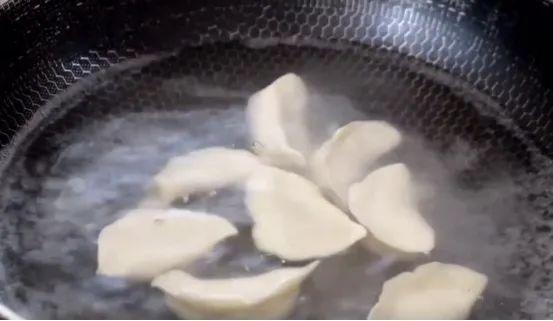 入秋后吃肉不如吃它，用来包饺子，鲜美营养高，不懂吃可惜了