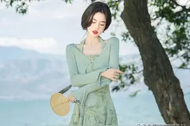 建议女人：裙子最好选这3种气质色，洋气优雅，多穿几年也不过时图片