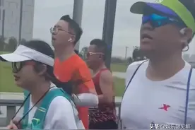 马拉松夫妇后续！身份被扒，网友透露：是自家的侄子从小爱占便宜图片