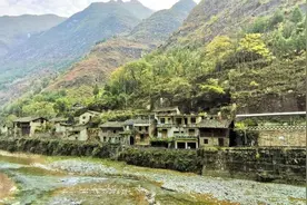 重庆老汉因仙人托梦，在家中挖出“鱼泉”，不料竟一梦暴富图片