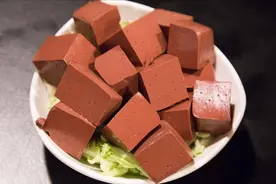 吃了动物血后大便发黑，是肺在排毒？还是身体有毛病？告诉你真相图片