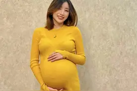 预产期将至！邹凯老婆晒大肚照，透露孕期喜欢吃甜食长胖20斤图片