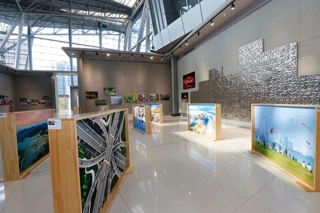 չѶ | ����ʱ���������ս�������������������������ա���Ӱ��չ��Ļ