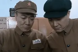 难怪丁伟能当上军长，住招待所没单间还被打，最后却丝毫没有追究图片