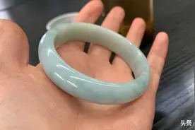翡翠手镯戴了两年，是否还有价值图片