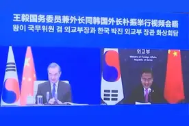 韩国新外长朴振用中文与王毅打招呼，他曾任山东大学名誉教授图片