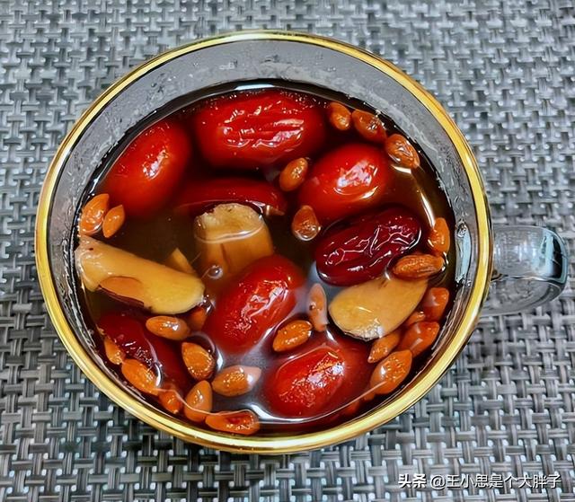 入伏后,红糖和生姜是绝配,天气炎热要常吃,整个夏天都舒坦