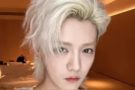 鹿晗晒自拍照被夸状态回春，可活动生图颜值下降，尽显年龄感图片