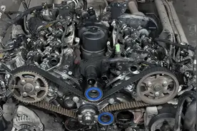 翻新2013年花100万买的路虎发现4，换了个发动机，修修还能卖30万图片