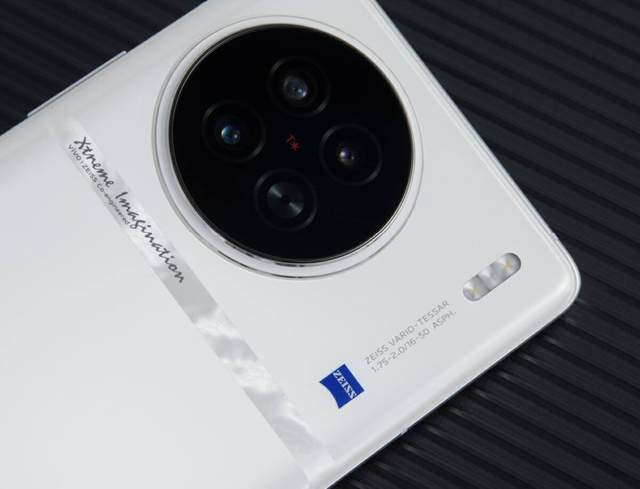 情人节送礼指南之手机篇，三款手机都很适合女生，一款iPhone两款国产