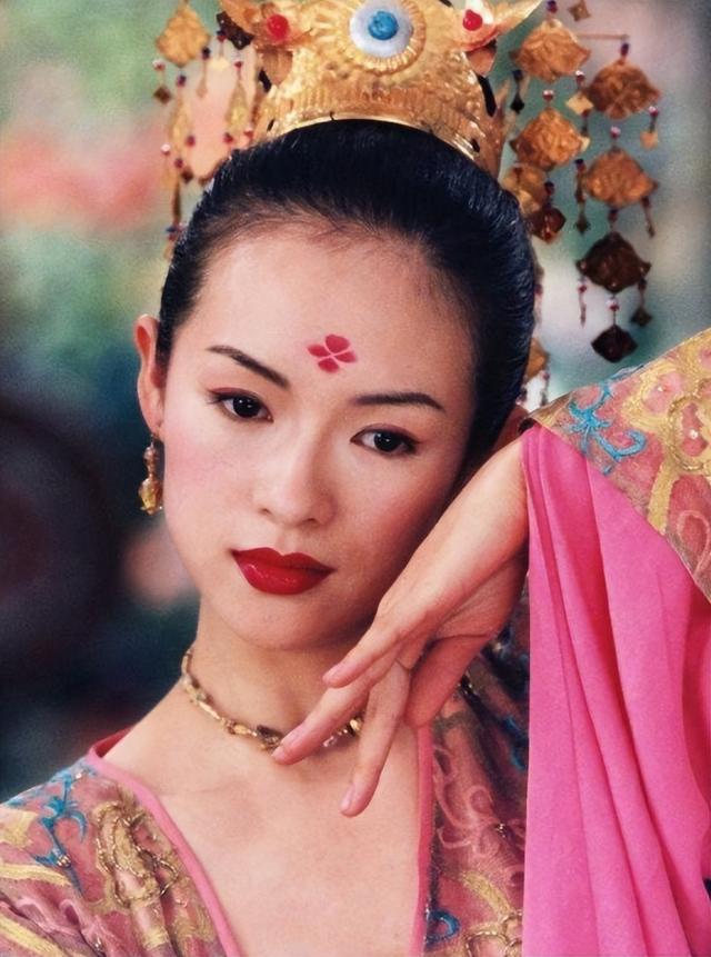 国内"最美校花"排行榜出炉,清华校花引争议,武大吴倩实至名归