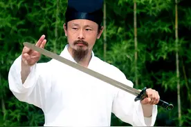 从19米高台一跃而下，转身又跳上4米高墙，陈师行有何特殊能力？图片