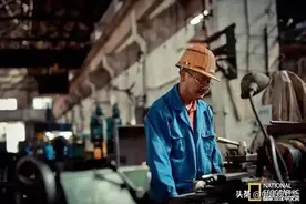 下岗男职工不宜用60岁退休的标准：适用的基础变了图片