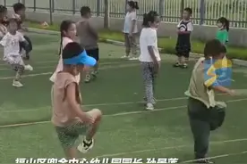 守护童真！幼儿园组织小朋友花式跳皮筋，“80后”看完后馋到流口水！这样好玩的游戏，一定要传下去图片