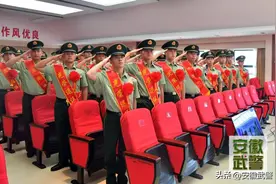 退伍季丨挥手告别军营，转身奔赴山海图片