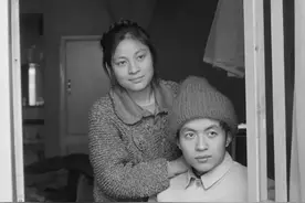 嫁给诗人，她毁了图片