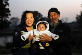 2010年，湖南少女主动追求68岁老汉，结婚后生下儿子，后来怎样？图片