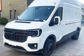 新车 | 可选2.3T柴油机，江铃福特新全顺实车曝光，竞争依维柯欧胜图片