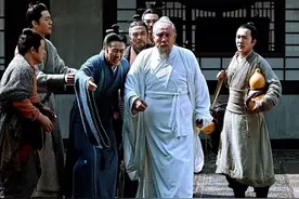杀掉唯一能缓解病情的华佗，曹操的举动看似疯狂，实则暗藏玄机图片