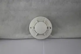 烟雾报警器会闪红灯吗？看完文章后，就知道答案啦图片