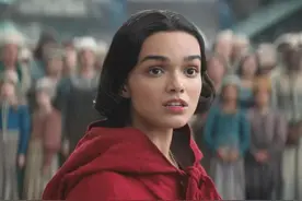 创历史最低，仅2.2分！《白雪公主》变黑，中国网友评价一针见血图片