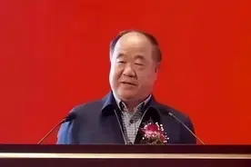 人性还是兽性？莫言在北大女生的犀利提问中离开，网友：吾辈楷模图片