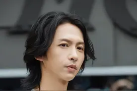 张淇：黑豹乐队第十位任主唱，以团宠身份出征披荆斩棘的哥哥图片