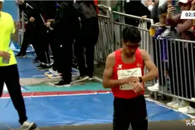 太原马拉松国内与国外选手精彩较量 ：杨绍辉斩获国内冠军2:10:12图片