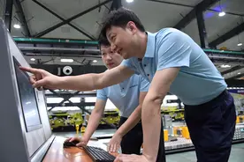 见证“中国速度、中国水平”——习近平总书记在沈阳新松机器人自动化股份有限公司考察回访记图片