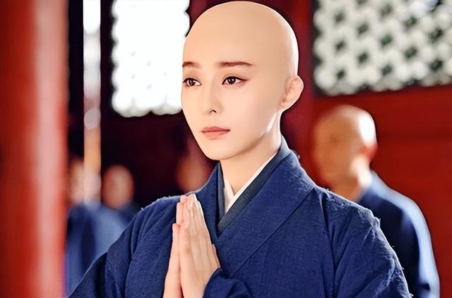 太嚣张！浓妆艳抹、饮酒作乐，五台山美貌“尼姑”何以如此放肆？