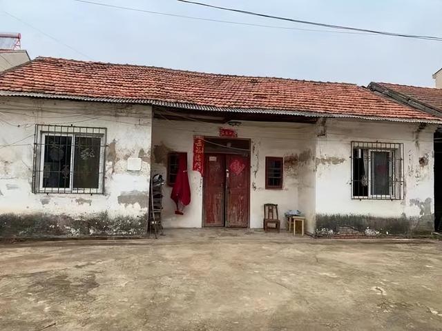 农民夫妻生活拮据，家中却藏有八千万现金，警察揭露他们的真面目
